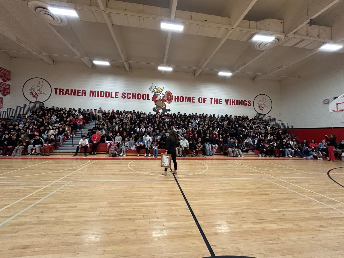 WashoeSchools's tweet photo. #Congratulations to #TranerMiddleSchool!

WCSD Superintendent Joe Ernst visited this morning to present an achievement award to Principal Lucy Dugan, students, and staff in recognition of the school’s tremendous academic progress and achievement. https://t.co/lD1n98MORd