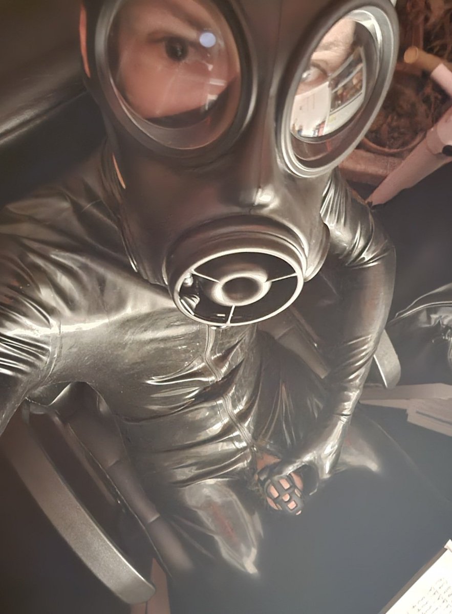 Happy #locktober boys! Hope day 1 goes good for all of you and I wish you all the best of luck ❤️

(Show your #caged nubs in the comments if you're locked) hehe