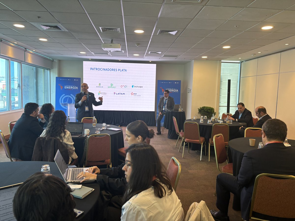 AcenorAG's tweet photo. 🔵Javier Bustos, participó en la Mesa de Diálogo de #Industria, en el marco de la X #SemanaDeLaEnergía, organizada por @OLADEORG.
En esta instancia se presentaron las conclusiones de un documento elaborado por #ACENOR, #AGUEERA, @asoenergia, #AGRANDEL y #ACOGRACE.
#Clientes https://t.co/2wEdPuuuF2