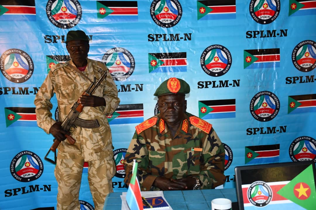 Ivadleber's tweet image. Some report suggests Rapid Support Forces #RSF are mobilizing their troops towards SAF's besieged 22nd division in Babanusa city of West Kordofan state. Allegedly SPLM-N's units are deployed with them. #Sudan #PopularMovement