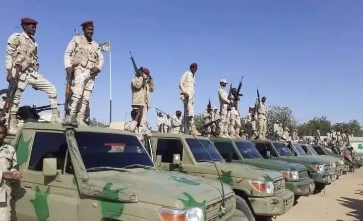 Ivadleber's tweet image. Some report suggests Rapid Support Forces #RSF are mobilizing their troops towards SAF's besieged 22nd division in Babanusa city of West Kordofan state. Allegedly SPLM-N's units are deployed with them. #Sudan #PopularMovement