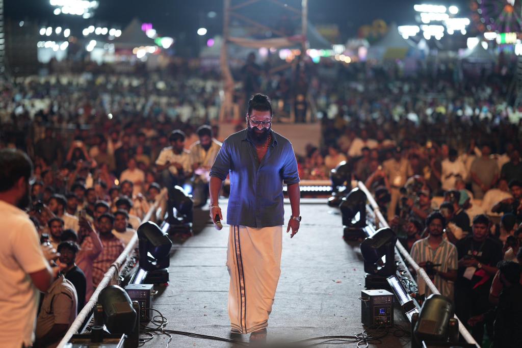 Rohitkmt00's tweet photo. Vijayawada, you were full of love &amp; energy today Grateful for the warm welcome. 

ధన్యవాదాలు విజయవాడ 💙

#KantaraChapter1    #Vijayawada #Kantara  #KANGDANIEL https://t.co/22n0DnlCvH