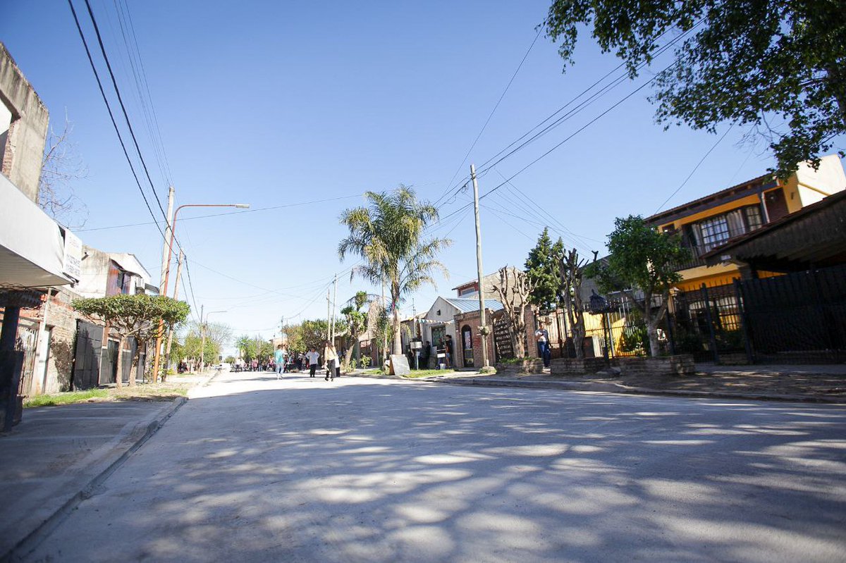 🛠️ ¡Más infraestructura para el barrio San Valentín!

Inauguramos 25 cuadras de pavimento que ejecutamos con fondos municipales, en #BernalOeste, para avanzar en nuestro compromiso de gestión de alcanzar las 1.000 cuadras hacia 2027.

#SeguimosParaAdelante ☀️💜