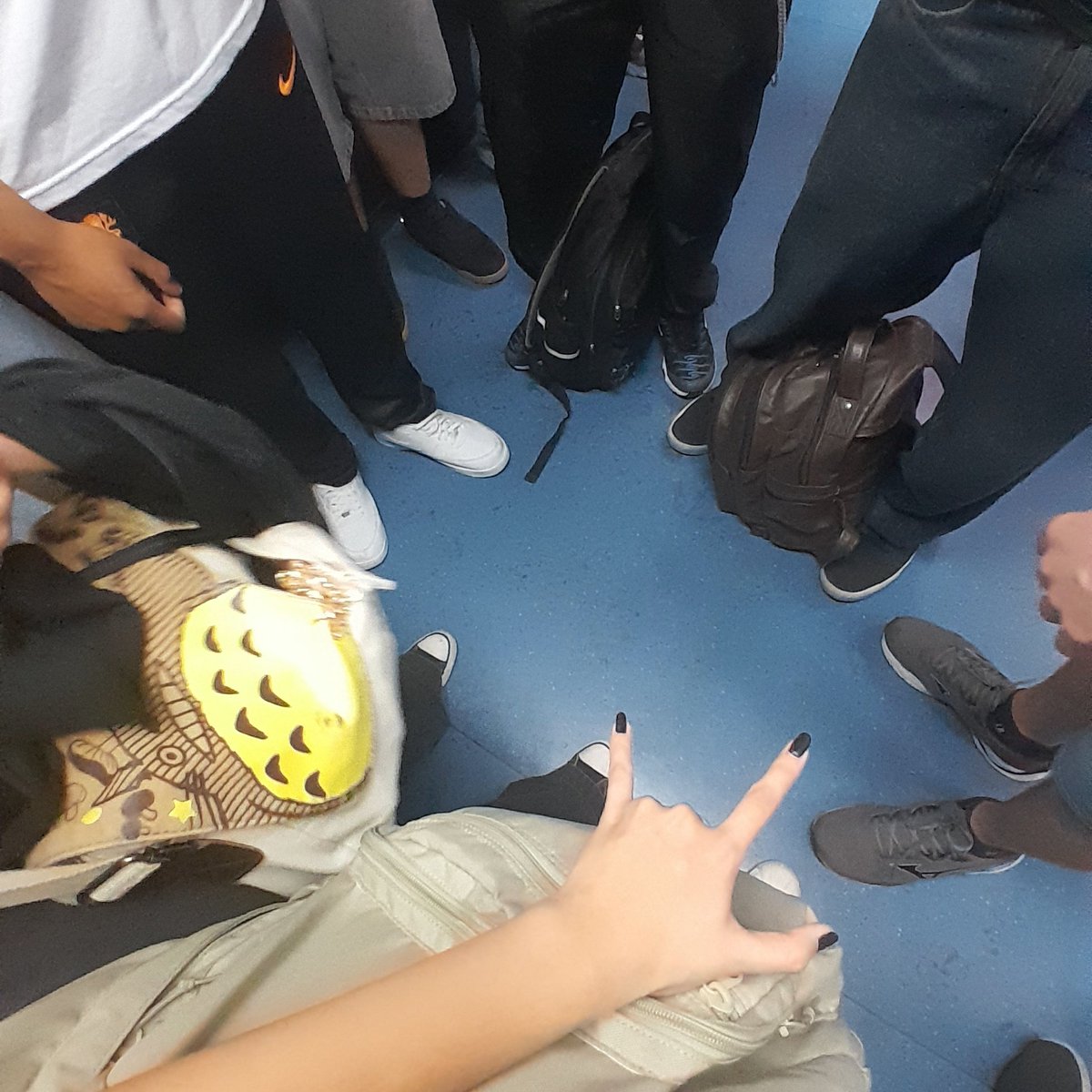 carolshoyu's tweet photo. pegar o insta do menino de design digital pra alguém e ela não seguir, se perder no Carandiru, comer bolo no metrô, café da manhã na vila prudente e rir a ida toda foi foda
#fetesp https://t.co/3244NBISyw
