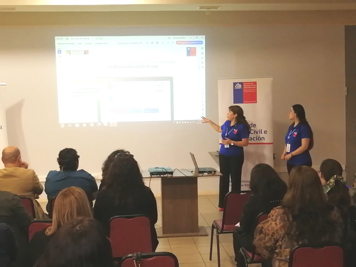 Funcionarias de nuestra Oficina Copiapó, Camila Correa y Tamara Thompson, dan charlas sobre Leyes 21.120 de Identidad de Género y 21.334 sobre Cambio de Orden de los Apellidos, a profesionales regionales del Servicio Nacional de Reinserción Social Juvenil.