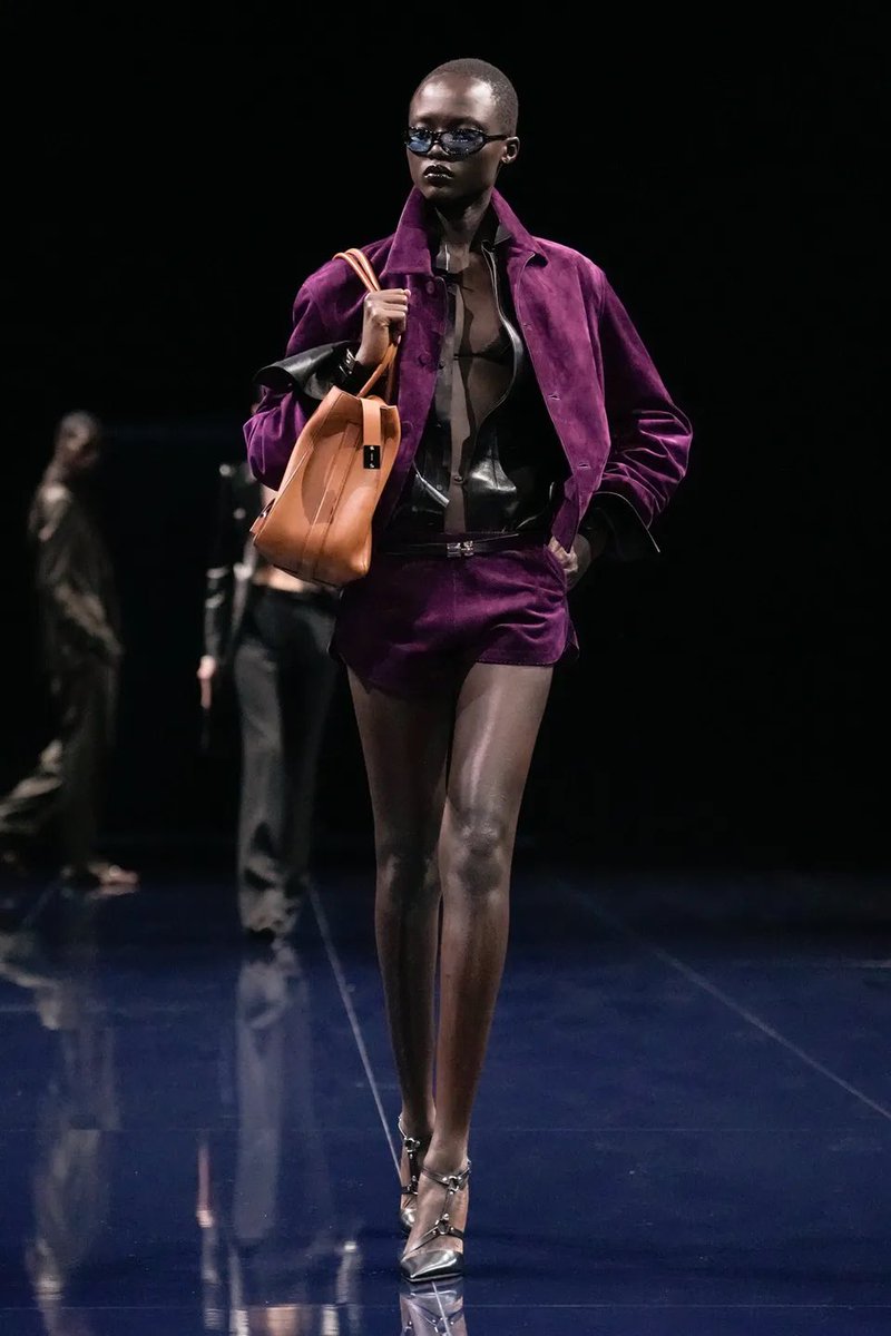 JenniferRod000's tweet photo. HAIDERRR 😍😍😍 @TOMFORD SPRING/SUMMER26 https://t.co/DfO0jRXfKM