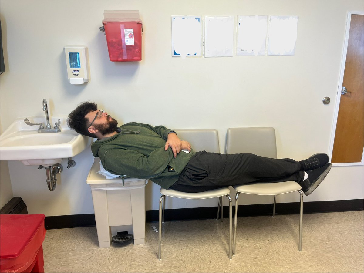 dyesfunction's tweet image. Guys, do you think he&apos;s comfy?