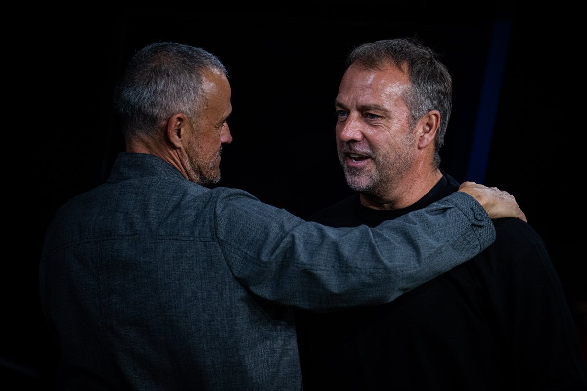 FCBarcelona_es's tweet image. Leyendas. Hoy, rivales.