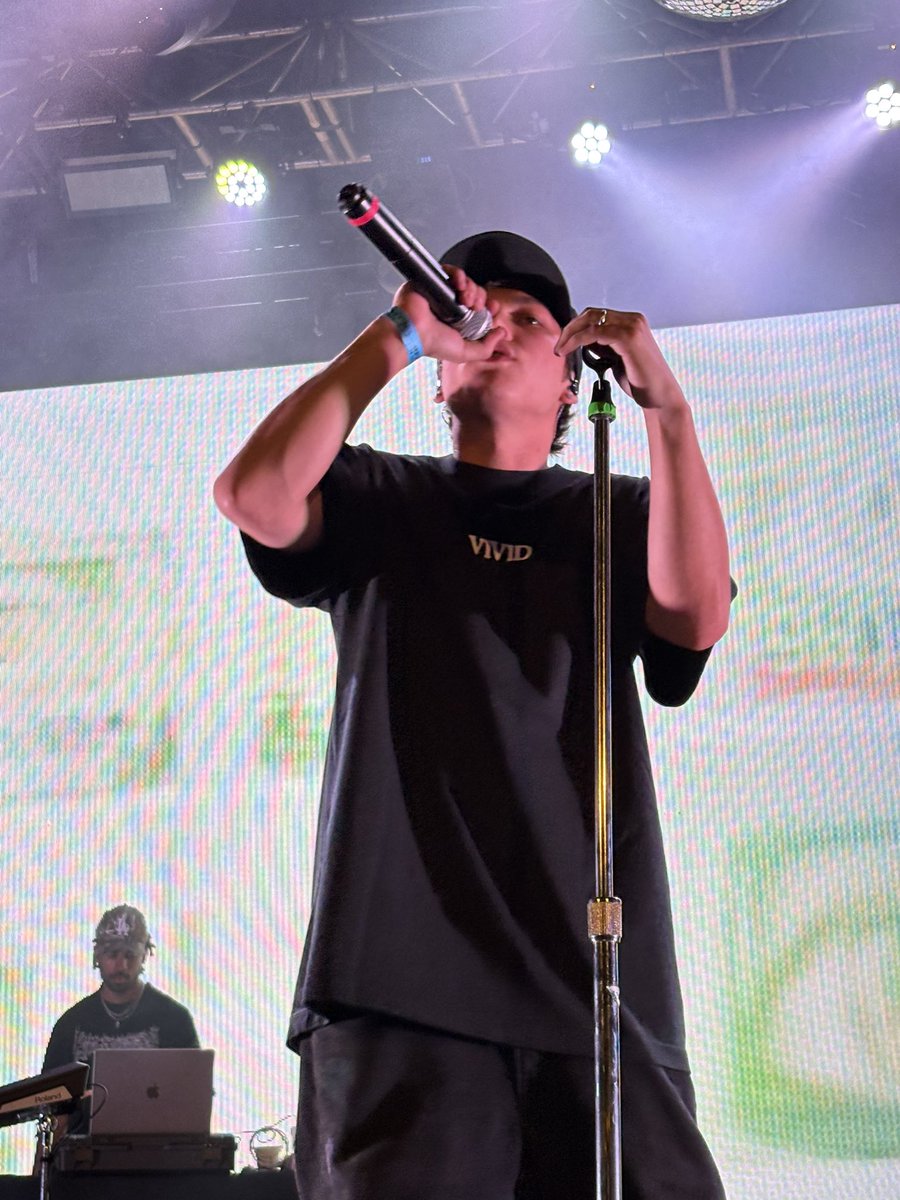 AshSmart's tweet image. V1V1D was opening for Noga Erez’s Tour &amp;amp; I found his music through his Feature with Noga on the Dumb remix. He has some really great tracks &amp;amp; just released The Blank Tape. Check this artist out 🔥 

Thanks for the pic @not_v1v1d  📸 

#TheOperaHouse #V1V1D #Toronto #TheBlankTape