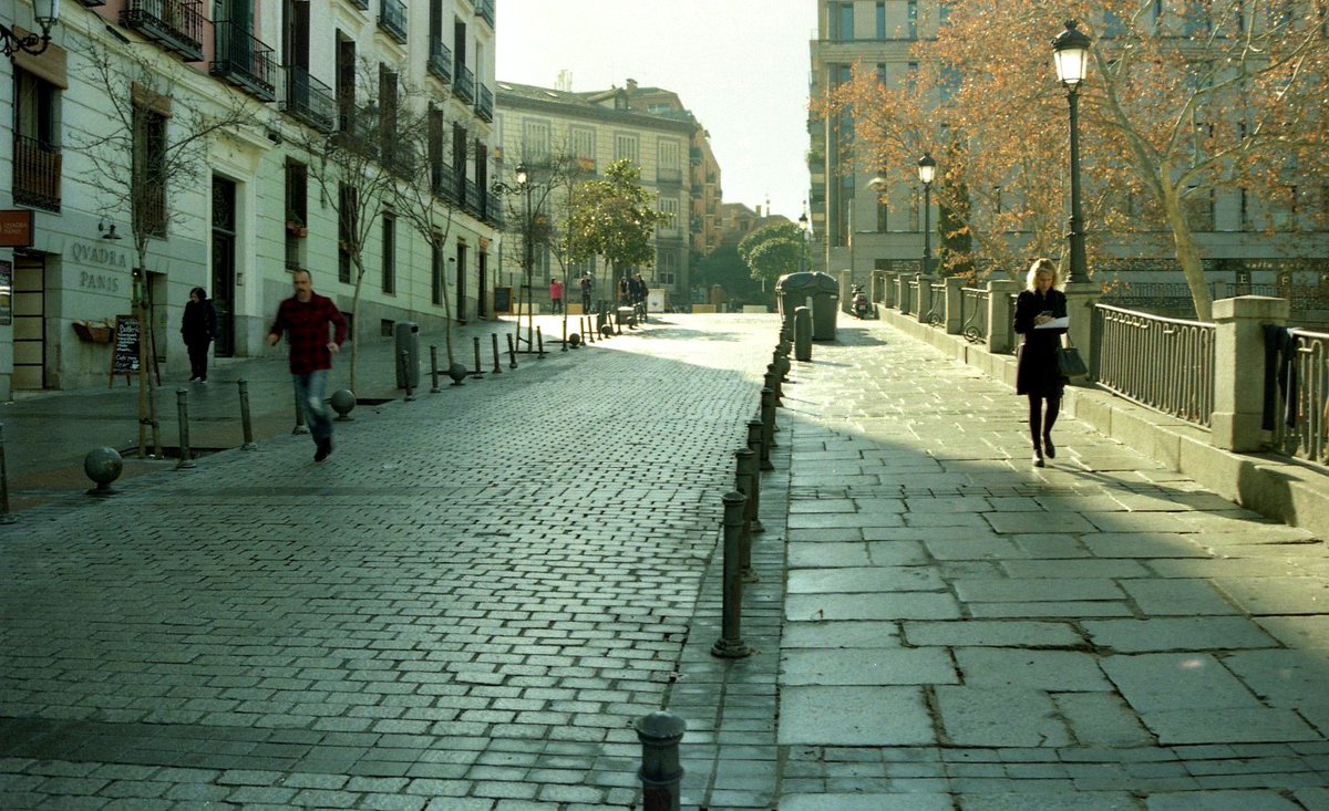 Sol de invierno en la calle de Lepanto junto a la plaza de Oriente y con la plaza de Ramales al fondo. Foto mía de enero 2018.