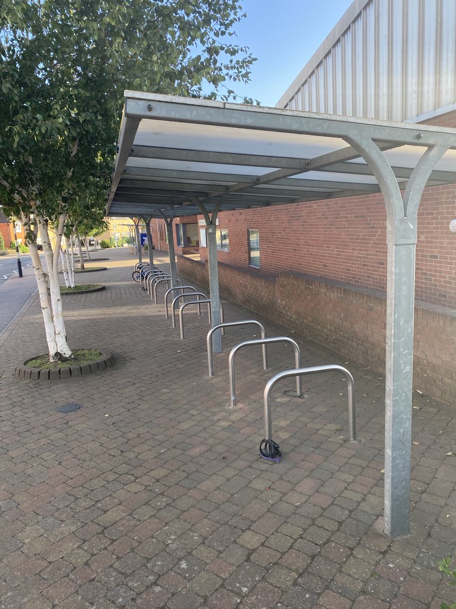 ⁦<a href="/InstaVoltUK/">InstaVolt</a>⁩ …barely a gentle six iron from your charging station at 
LDN STN … but unprotected from the elements!!