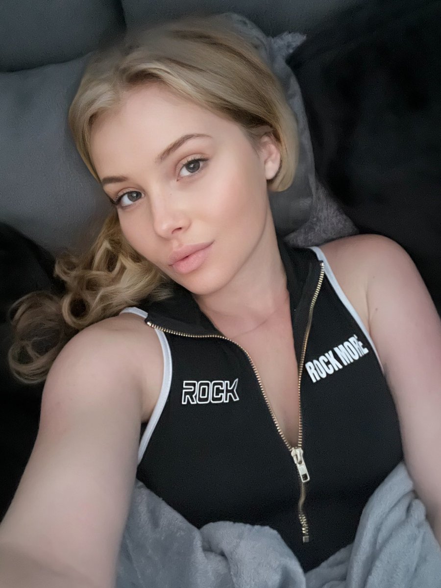 Tell me guys… do I look more like a rockstar or a heartbreaker here? 🎸💋”

#Ena #BossEnergy #RockVibes #Heartbreaker #LateNightPost