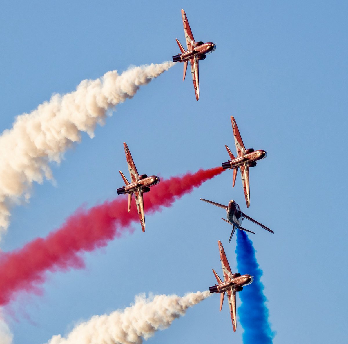 Martynfoss's tweet image. Twister @rafredarrows #redarrows