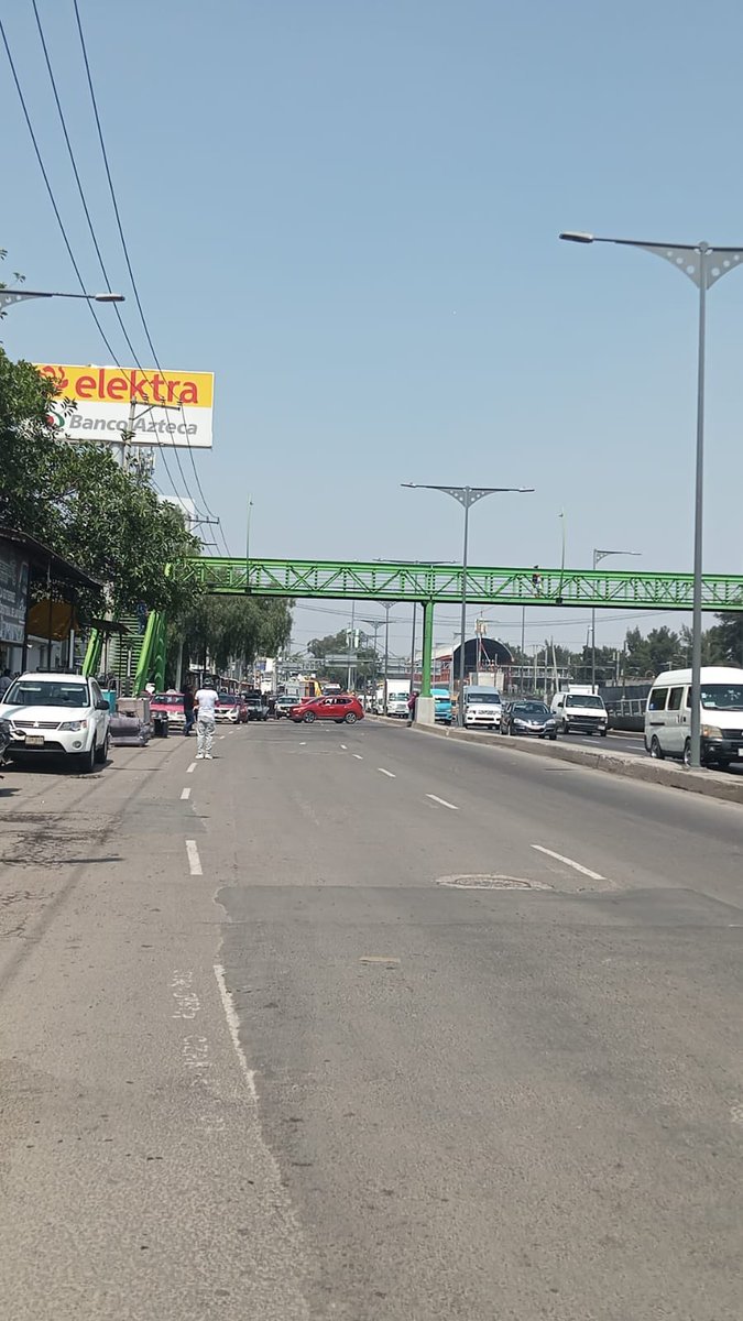 EGaona14's tweet image. Claro, como las inundaciones ahora son “Espejos de Agua” 🙄

Mira 👀  @ClaraBrugadaM este es el momento de echarle la culpa al gobierno anterior!! 👉🏻 🐀 

No se ve en que gastan nuestros impuestos! ❌

Ve al #PuenteDeLaConcordia  ahorita se están #manifestando cerrando el paso!