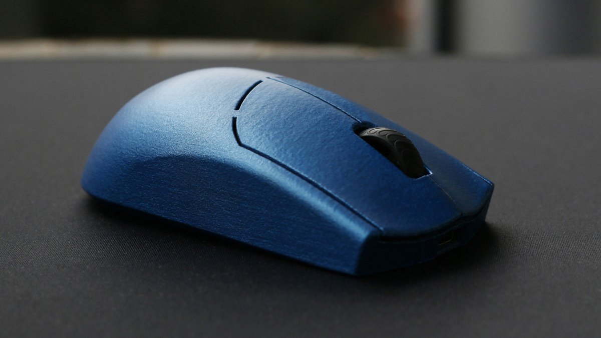 flickshotgg's tweet photo. Finally! The first drop launches in just 2 weeks!
The world’s first fullscale gaming mouse with completely straight sides 🖱️
See all details here: https://t.co/sKopmZwWir
Join our Discord: https://t.co/tof1dh4BZO
#flickshot #flickshotonepro #onepro #gamingmouse #gamingmice https://t.co/wvbiVwhXoy