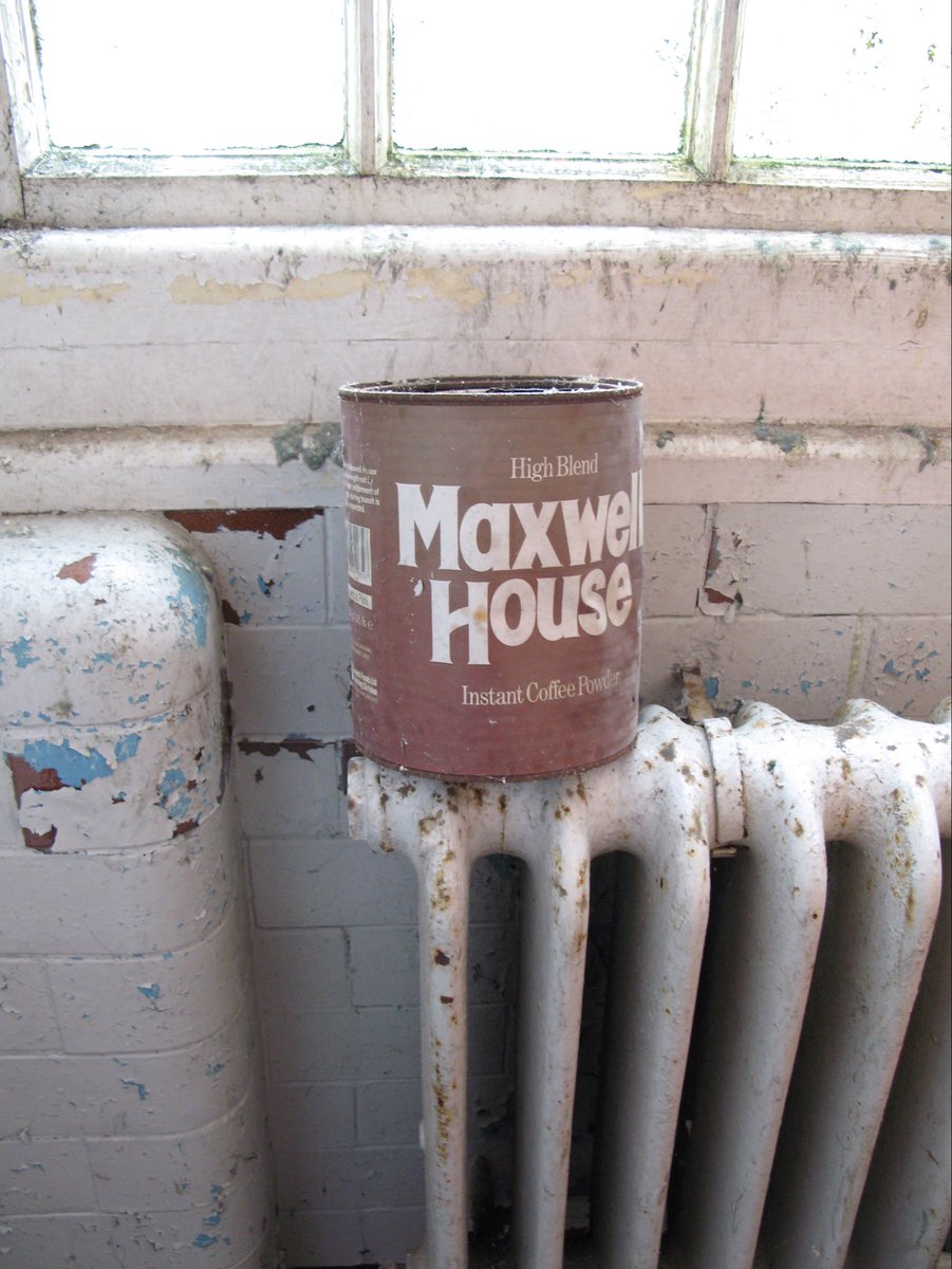 WhitchurchHosp's tweet image. Happy International “vintage” Coffee Day ☕️ 
Not sure I fancy a coffee from this tin 🧐

Photo taken in January 2008 on W5 or W5A

#Coffee
#CoffeeDay 
#InternationalCoffeeDay 
#CoffeeLovers 
#coffeetime 
#maxwellhouse