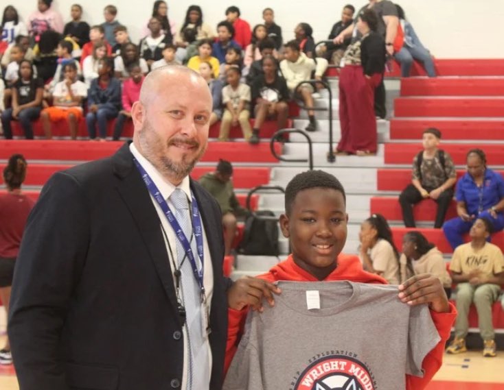 ELWMS's tweet image. 📚🍎🐺 Great schools start with great leadership. Happy National Principals Month to our principal who pursues excellence, shares strength, and protects our P.A.C.K. every day! #thankaprincipal #nationalpricipalsmonth #hereonpurpose