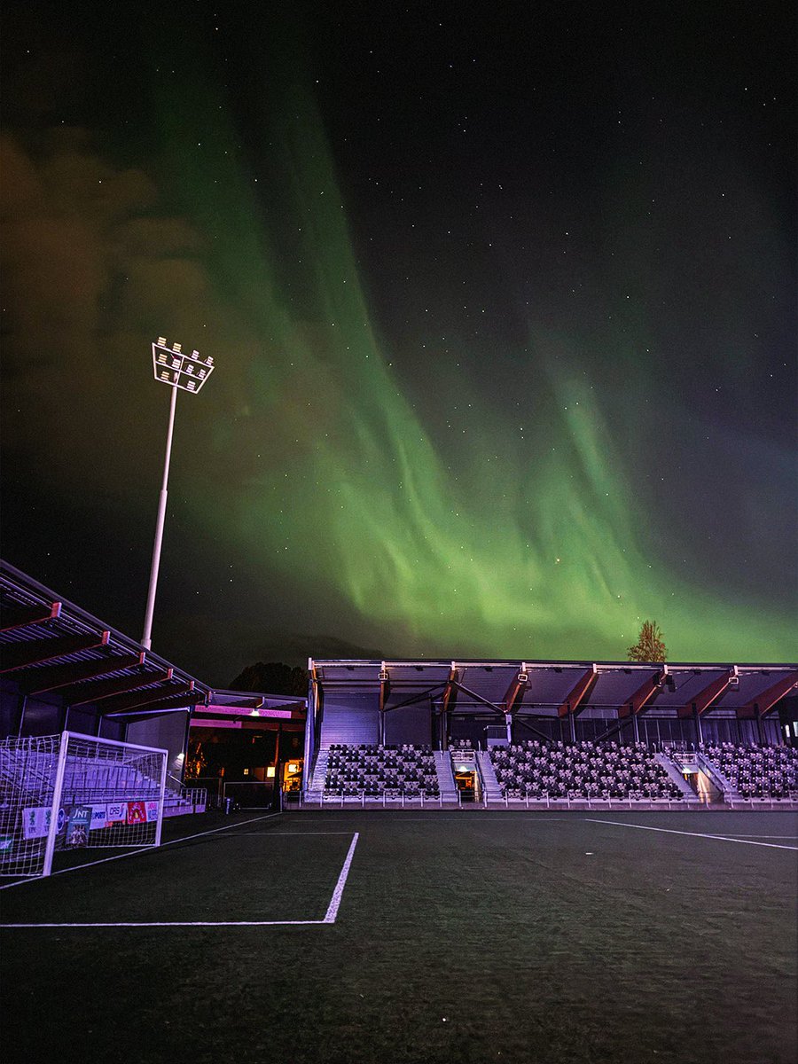 Kyllä kaunis on kaunis. Pietarsaaren areena iltavalaistuksessa. Kuva: Ida-Marie Jungell