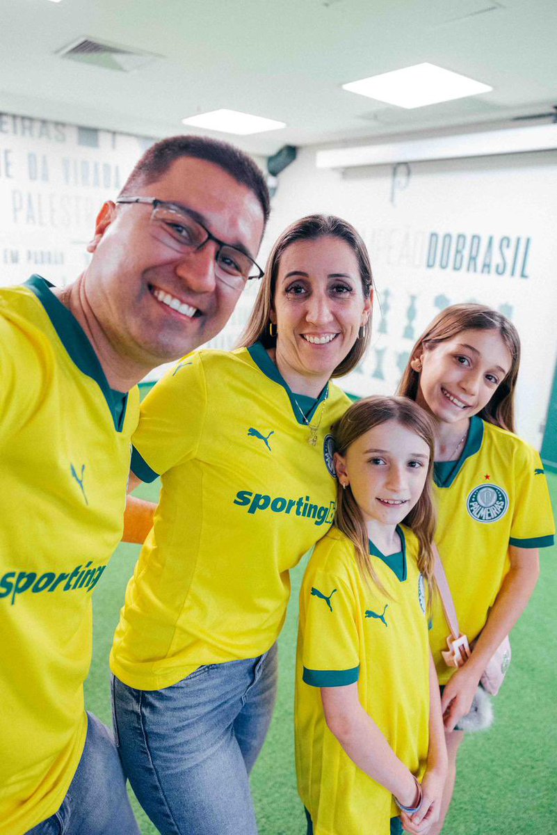 avantipalmeiras's tweet image. O carrosselfie dos sócios aproveitando nosso diazão por aqui 🤳🏟️

#OPoderDoAvanti