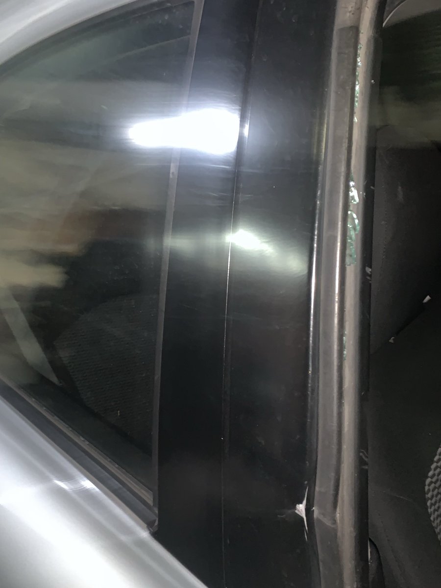 MaykaMayra's tweet photo. Quiero expresar mi profunda insatisfacción y frustración con respecto a los hechos ocurridos el día de ayer. Mi vehículo, junto con los de otras tres personas, fue víctima de vandalismo en el @recintomemorial Villahermosa https://t.co/yGUfwJXLdv