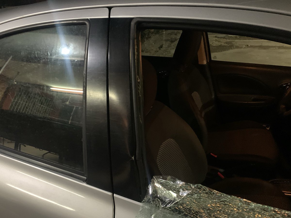 MaykaMayra's tweet photo. Quiero expresar mi profunda insatisfacción y frustración con respecto a los hechos ocurridos el día de ayer. Mi vehículo, junto con los de otras tres personas, fue víctima de vandalismo en el @recintomemorial Villahermosa https://t.co/yGUfwJXLdv