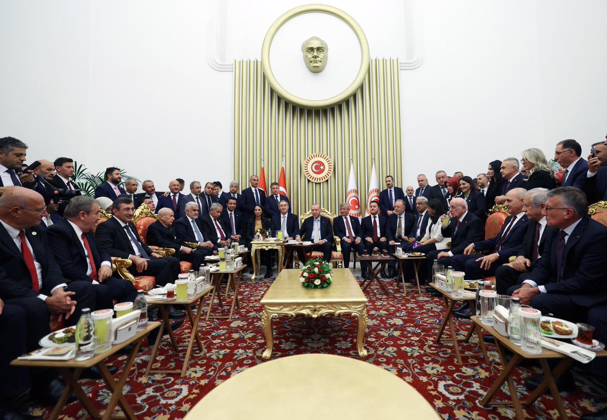 EmreCaliskan_50's tweet photo. Sayın Cumhurbaşkanımızın liderliğinde Barış ve kardeşlik yolunda emin ve güçlü adımlarla...

Bugün Meclisimizin açılış gününde tarihi anlara tanıklık ettik. https://t.co/lCfLwY7cHk
