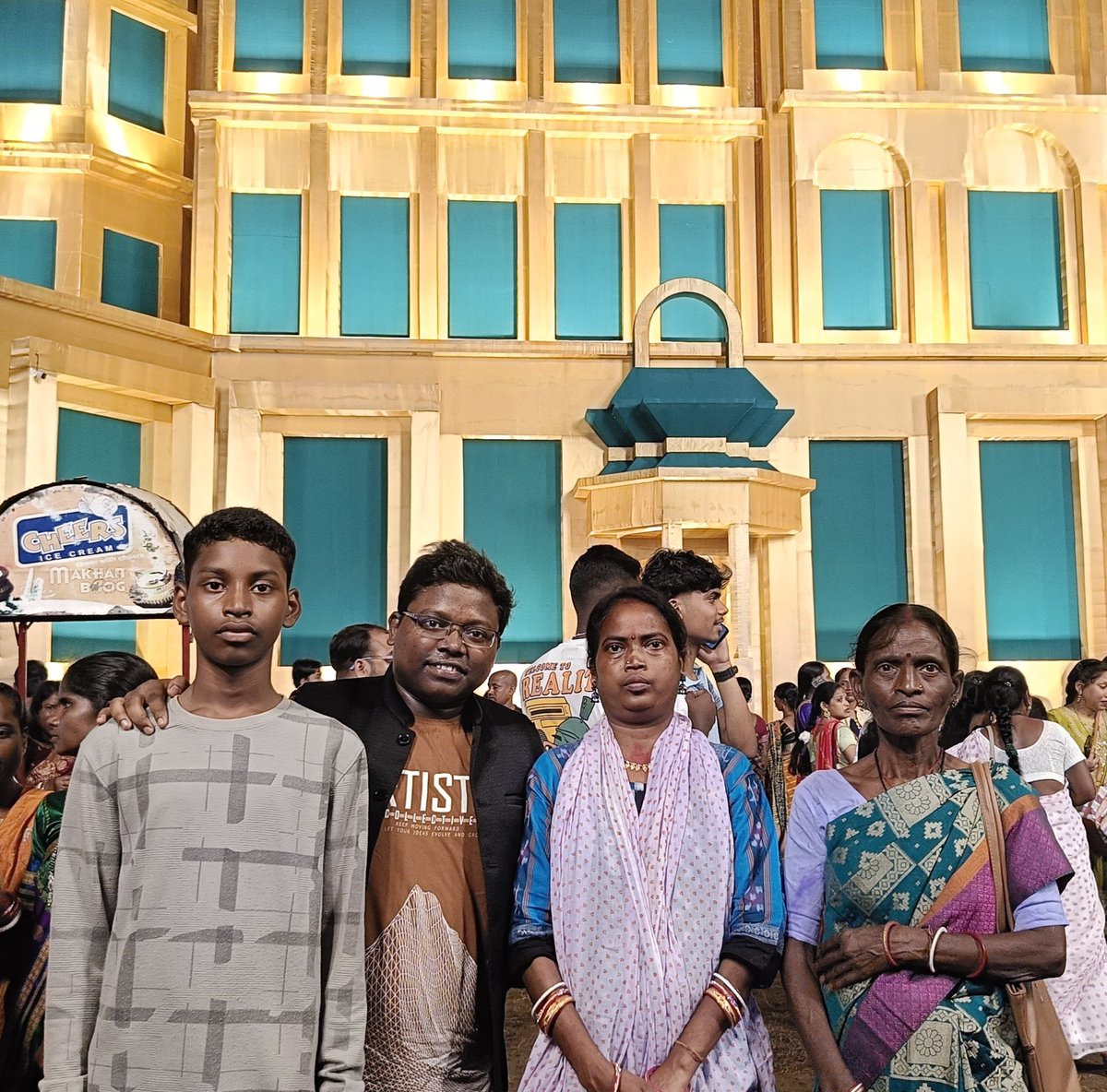 Sandeep_Jamuda's tweet image. Family is emotion, Family is lifeline, Family is backbone support, Family is everything, this is called true Indian tradition and civilization, I Love my Family wish you all Happy Dusshera 2025 from my family side 🙏🔥🔱
#happydushera2025 #happydushera #dushera #dusheravibes