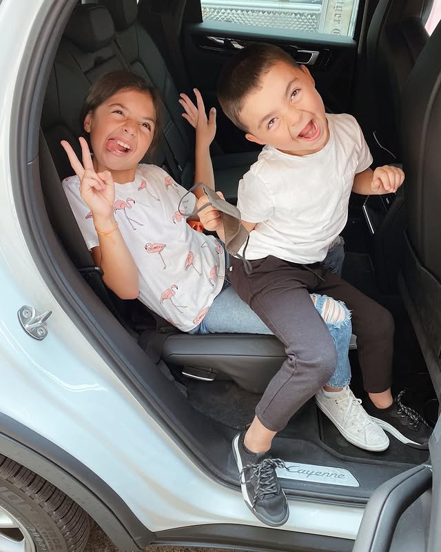 CaitliinSmartt's tweet photo. Me: “Smile nicely for one photo before class.”
Them: understood the assignment… creatively. 😅

#SchoolRun #ParentingMoments #MomLife #EverydayJoy https://t.co/RIvQZ6Jp5Y