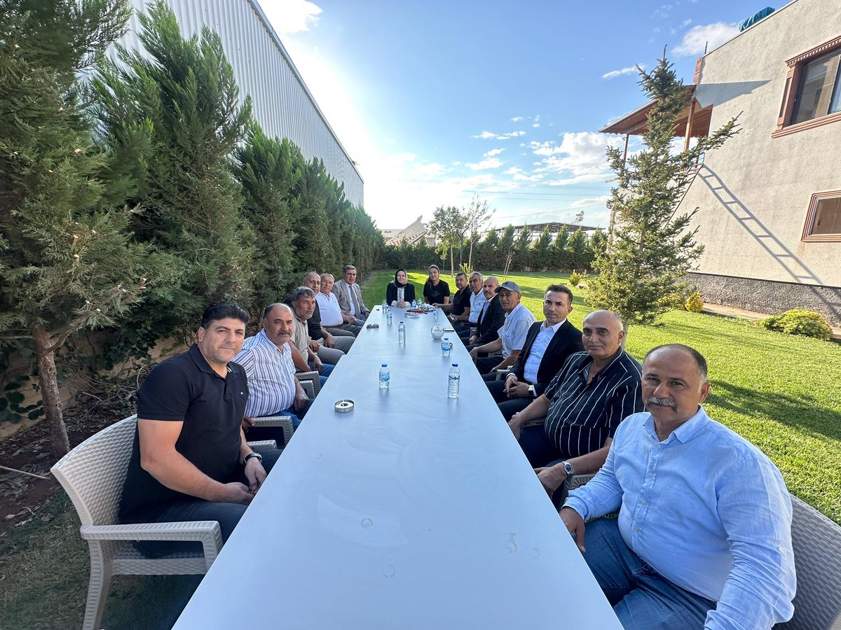 zehraunal27's tweet photo. 📍Oğuzeli Belenören 
Bugün GBB Başkan vekilimiz @arifseckinn ile birlikte Belenören mahallemizde yaptığımız asfalt çalışmalarını yerinde inceleyerek çevre muhtarlarımız ve mahalle sakinlerimiz ile toplantı yaptık.
Hergün daha iyi bir Oğuzeli için çalışıyoruz.
@FatmaSahin https://t.co/dNOAmMxidO