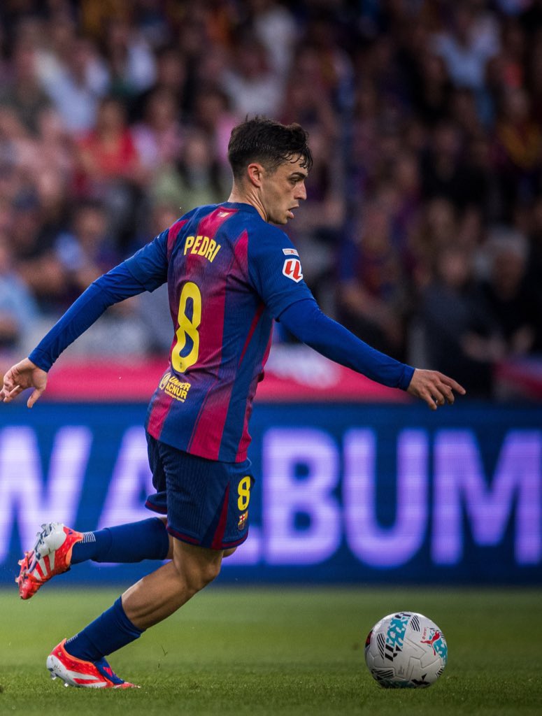 Allosh_FCB's tweet photo. ❤️💙

يُهاجم، يُدافع، يصنع، يُمرّر… ✨
هنا الدون بيدري 🪄💫
هنا سيّد خط الوسط وأفضل من لمس الكرة 🔵🔴

#برشلونه_باريس https://t.co/1pSG5sEtl5