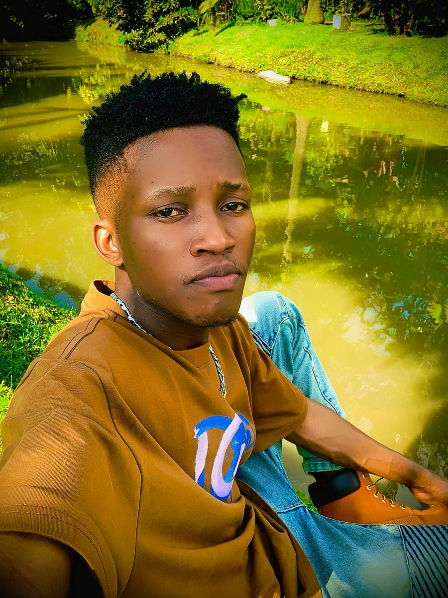 RuncityUg1's tweet photo. 10TH OCTOBER 2025 MY BIRTHDAY WISHLIST
1. Prayers 🙏 
2. money (any amount) 💰 
3. ⁠Girlfriend ( Aninako crush yenna kasita tabba Musoga 💔) 😭 
4. Original Sneakers (size 41)
5. ⁠⁠A power bank (3000mAh or 4000mAh)
6. ⁠New phone (iPhone 13pro)
7. ⁠Guitar 🎸 
8. ⁠Jewelries https://t.co/GmfdsHwWqm