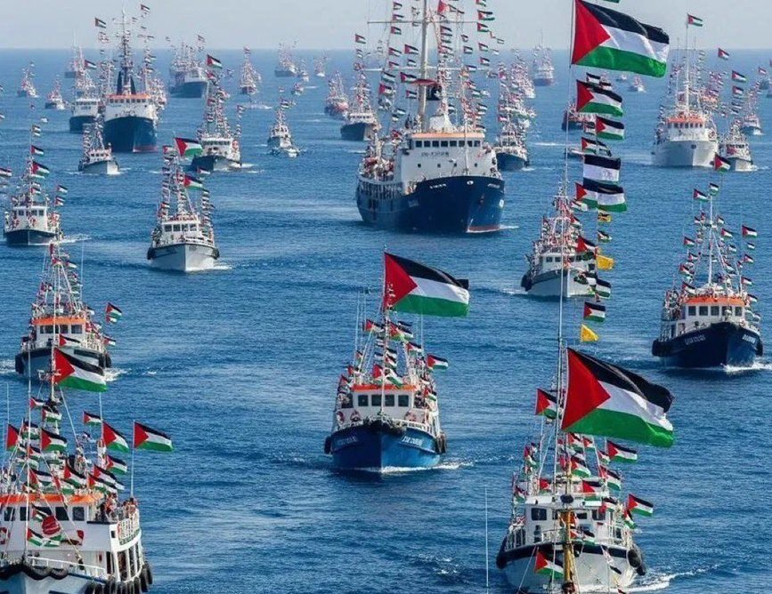 emine_44e's tweet photo. Küresel Sumud Filosu'nu kuşatan İsrail donanma unsurları, gemileri yasadışı şekilde ele geçirmeye başladı.

#nazisrael
#FreePalestine https://t.co/y1uKSwxSuP
