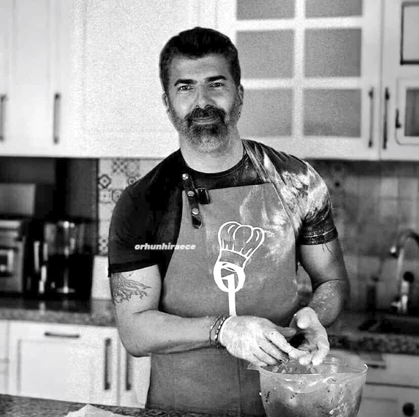 هو في أوسم من هذا الشيف طبعا لا جينك تورون وبس ✨🌗😎🔥🫠

#Cenktorun <a href="/CenkTorun/">Cenk Torun</a>