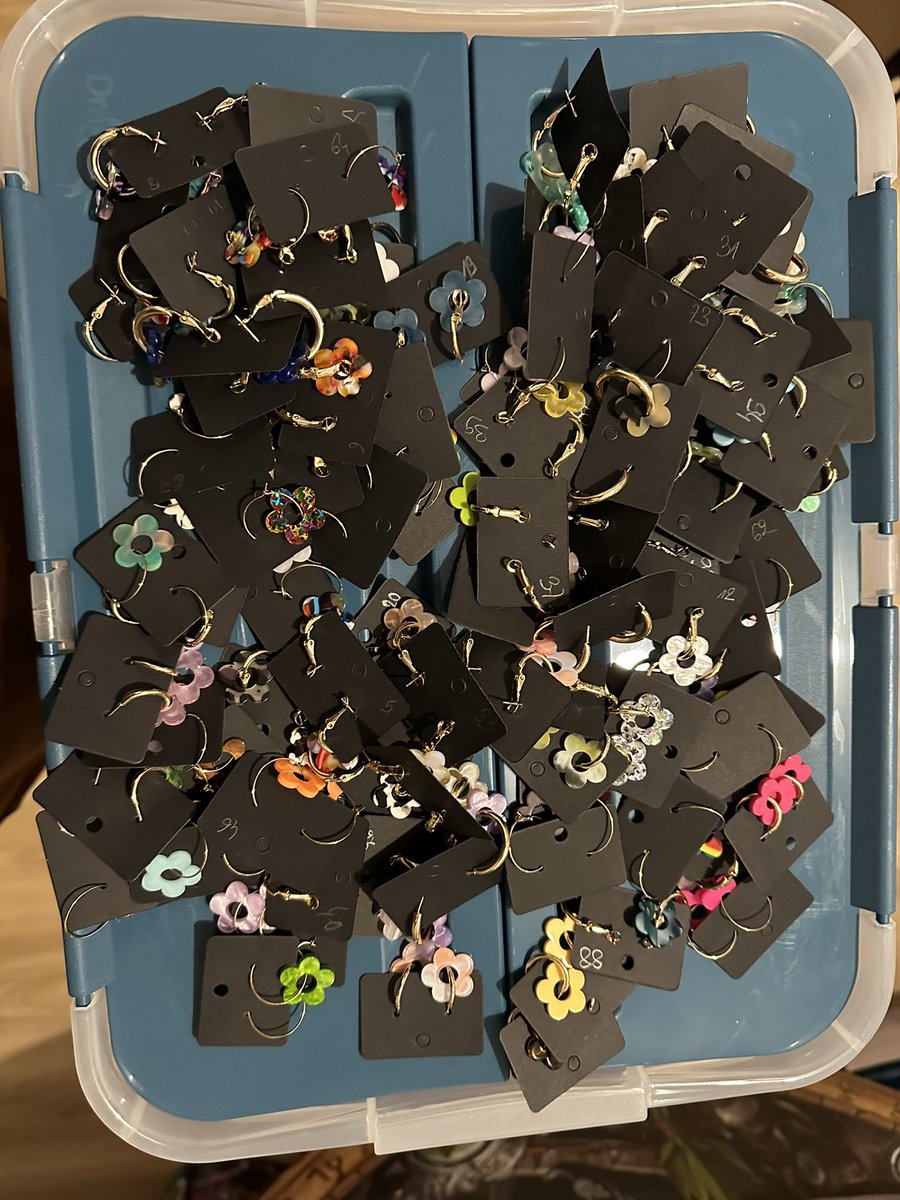 AnaisLevecque's tweet photo. Besoin de boucles d’oreille ? N’hésitez pas, j’ai sûrement ce qu’il vous faut. 3 paires achetées 1 offerte ☺️

https://t.co/JXXRq6JMVs https://t.co/4DJ1yYn0lq