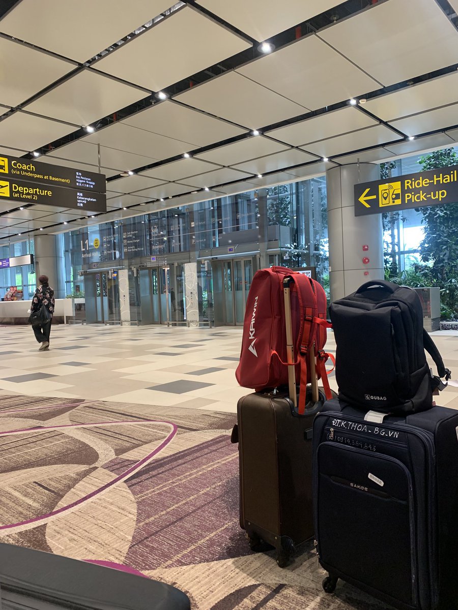 Ghin_eth's tweet photo. #suifest Day 1 :

5am woke up ✈️ → landed SG at noon 🇸🇬.
Hotel check-in stuck with an intern = 1h wait 😭.
Google Maps trolled us on the way to Song Fa 🍲 → 30min queue but worth it ⭐.
Rain ruined our riverside walk ⛈️. now just healing back at Starbucks☕. 
 Day 2 🔜🚀 https://t.co/2jSynfopeP