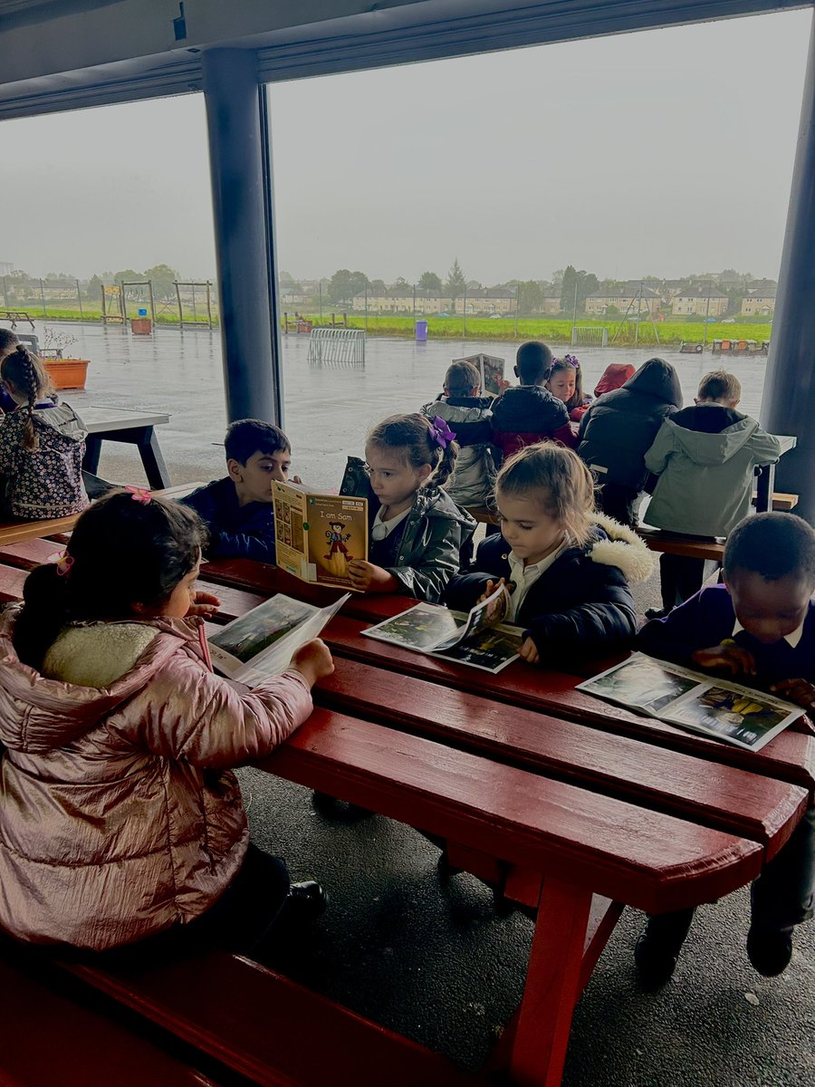 MrsP_StM's tweet photo. Primary 1a took their reading outdoors for #OutdoorLearningWeek — rain and all. ☔️ A bit of drizzle didn’t dampen their focus. 🌧️📖 #OutdoorLearning  #P1 @StMonicaMilton https://t.co/MnYpuL3jdS