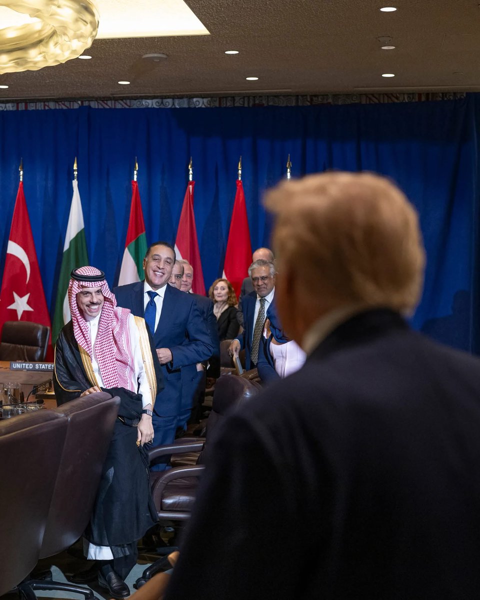 سقط القناع
عَرَبٌ أطاعوا رومَهم
عرب وباعوا روحهم
عرب..وضاعوا