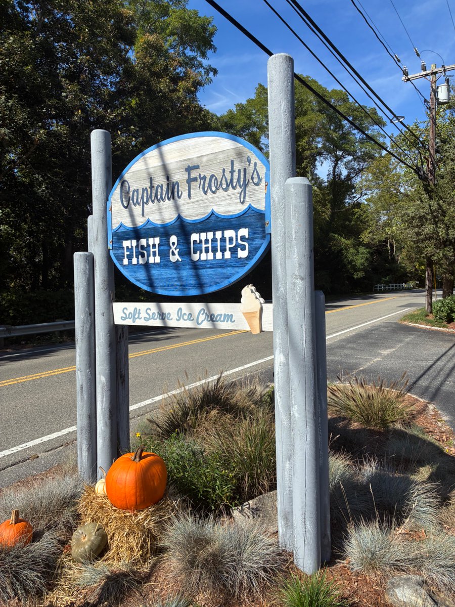 CapeCodBars's tweet image. Well Cobie’s is closed, JT’s is closed, but Captain Frosty’s #Dennis is still open til Columbus Day for my #CapeCod #SecondSummer

Also pictured, #WestDennis beach (A chilly break now but warmer this weekend!)