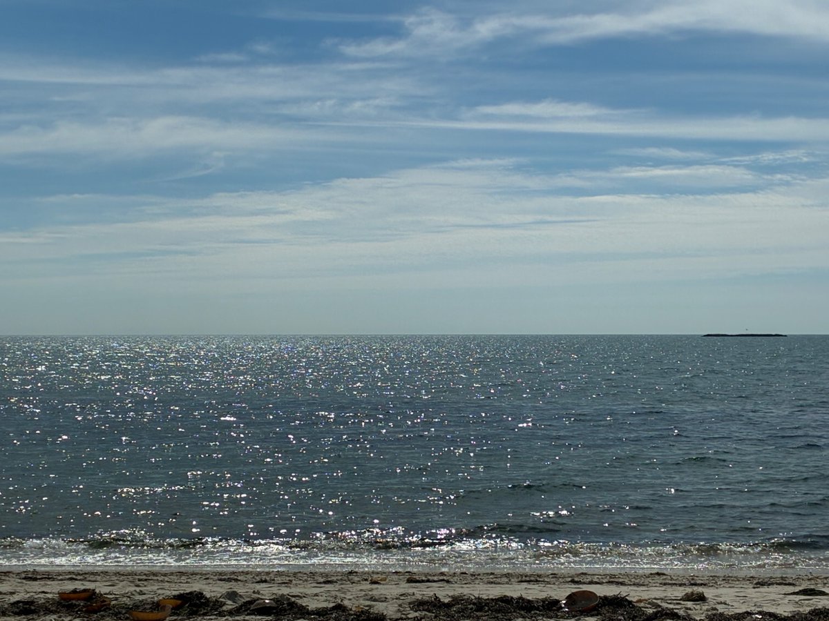 CapeCodBars's tweet image. Well Cobie’s is closed, JT’s is closed, but Captain Frosty’s #Dennis is still open til Columbus Day for my #CapeCod #SecondSummer

Also pictured, #WestDennis beach (A chilly break now but warmer this weekend!)