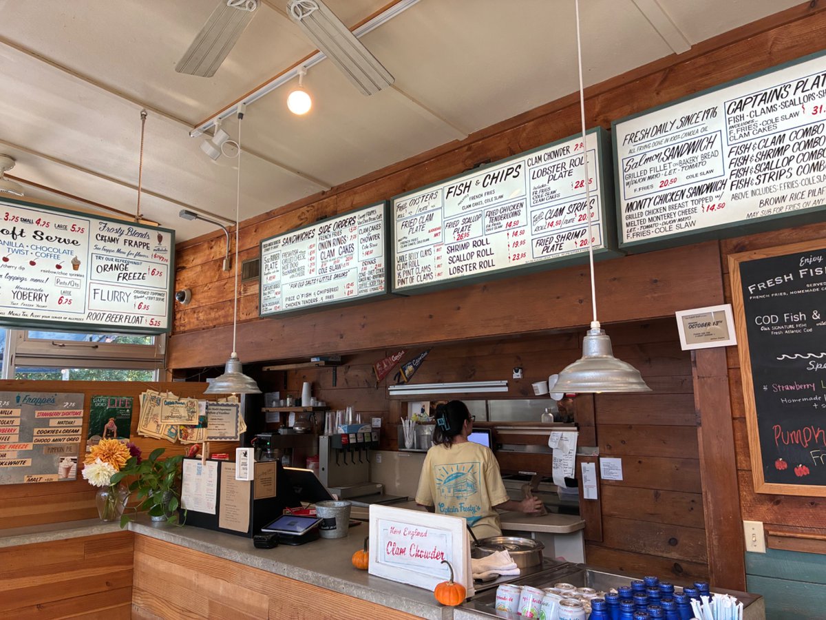 CapeCodBars's tweet image. Well Cobie’s is closed, JT’s is closed, but Captain Frosty’s #Dennis is still open til Columbus Day for my #CapeCod #SecondSummer

Also pictured, #WestDennis beach (A chilly break now but warmer this weekend!)