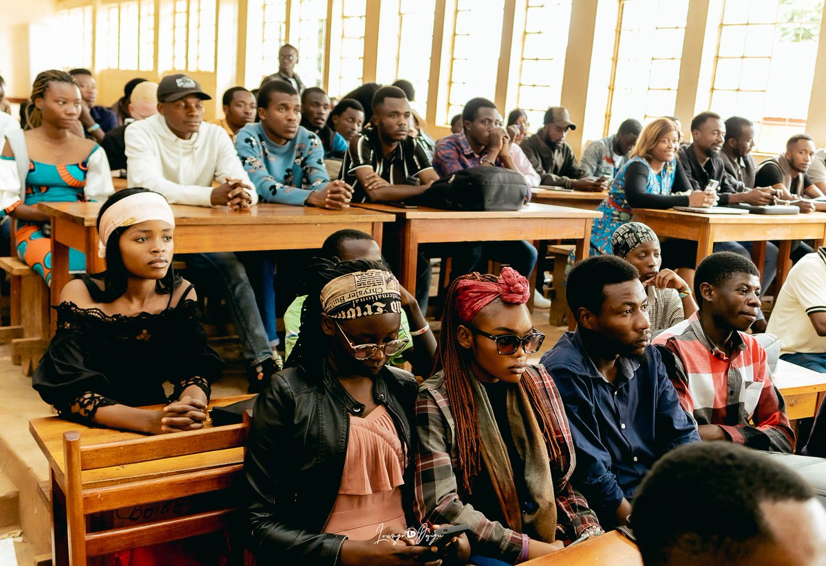 CallisteM92422's tweet photo. C'était encore un grand plaisir de la communauté réunie ainsi pour partager et apprendre qlq chose de nouveau. 
#gdgoncisp
@GdscIspBkv 
@GdgKivu https://t.co/vThRHykBo8