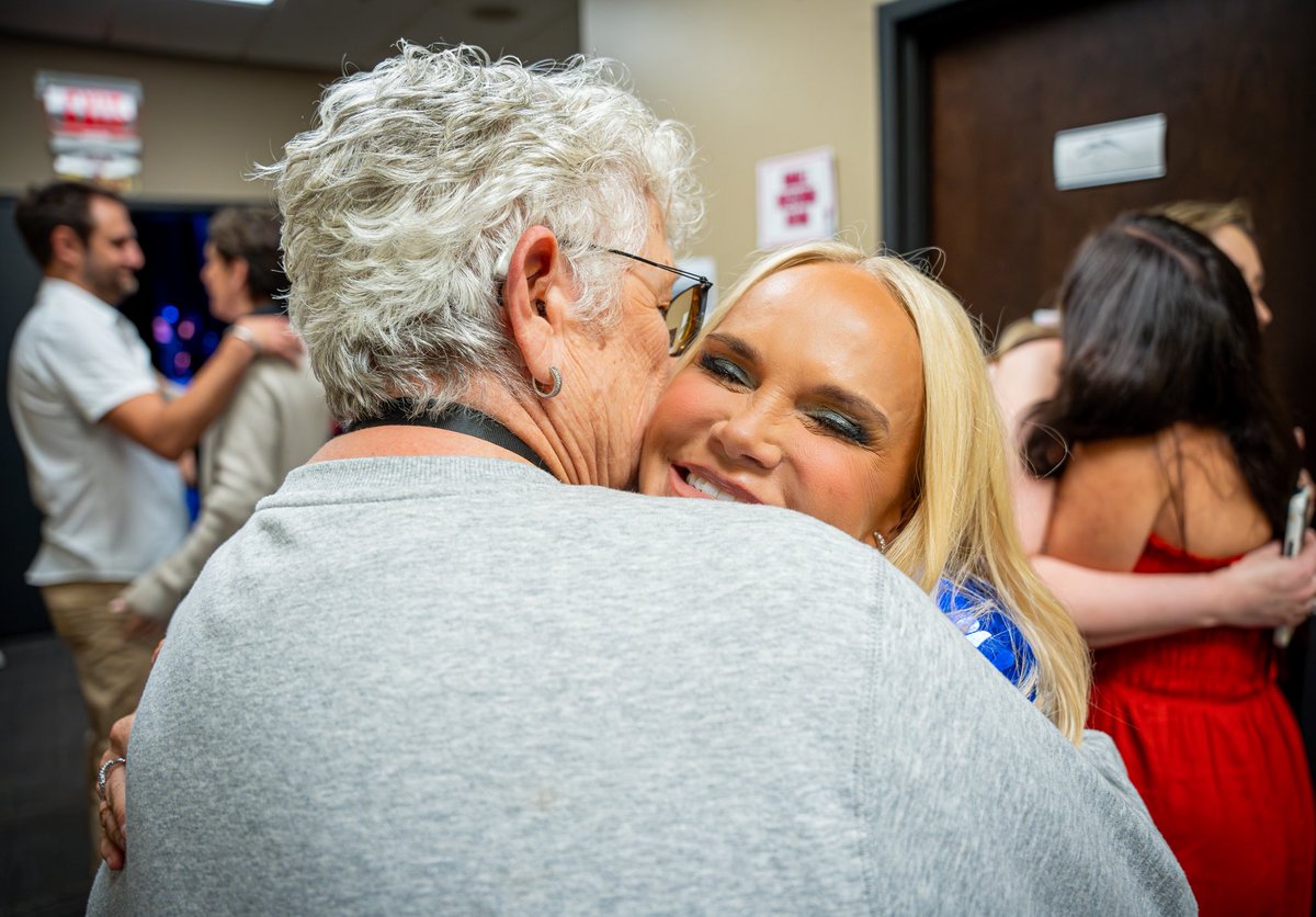 Kristin Chenoweth tweet media