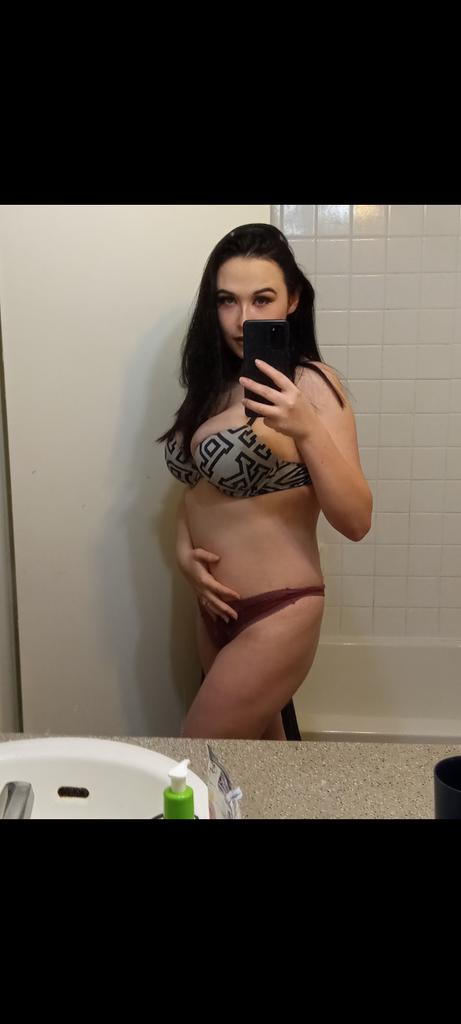 Starmason22's tweet photo. They're just spilling out of the bra 🥵 https://t.co/YqJ96I3i83