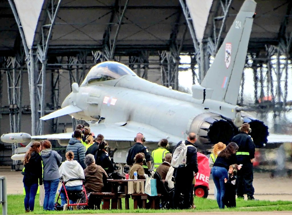 Family moment <a href="/TyphoonDisplay/">Typhoon Display Pilot</a> Nathan 🥰 <a href="/RAFTyphoonTeam/">RAF Typhoon Display Team</a> Love this shot I took...