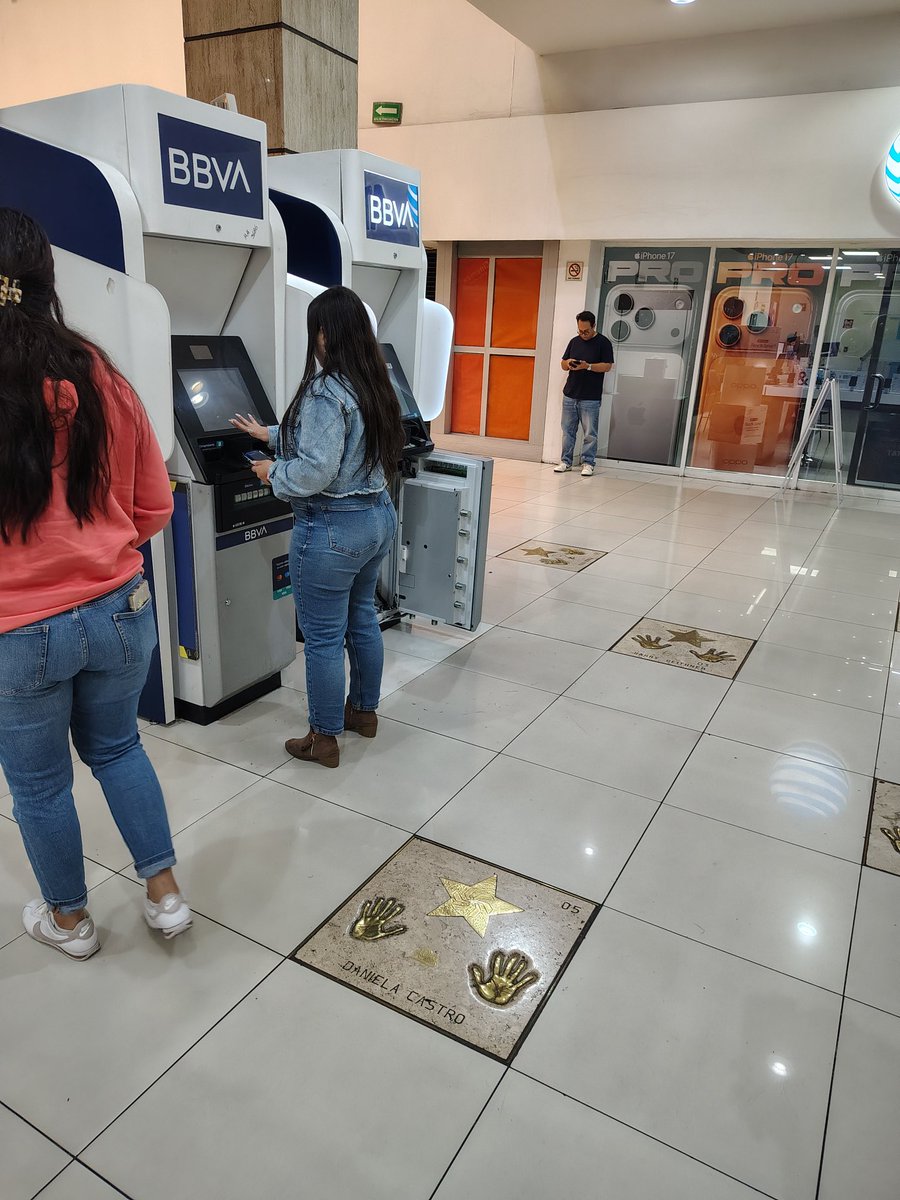 Atención <a href="/C5_CDMX/">C5 CDMX</a> <a href="/UCS_GCDMX/">Unidad de Contacto del Secretario SSC CDMX</a> <a href="/SSC_CDMX/">SSC CDMX</a>  <a href="/BBVA_Mex/">BBVA México</a> está abierto la gaveta del cajero automático al interior de Plaza galerías de las estrellas entrando sobre Bahía de Ascención en la Col. Veronica Anzures en la <a href="/AlcaldiaMHmx/">Alcaldía Miguel Hidalgo</a>