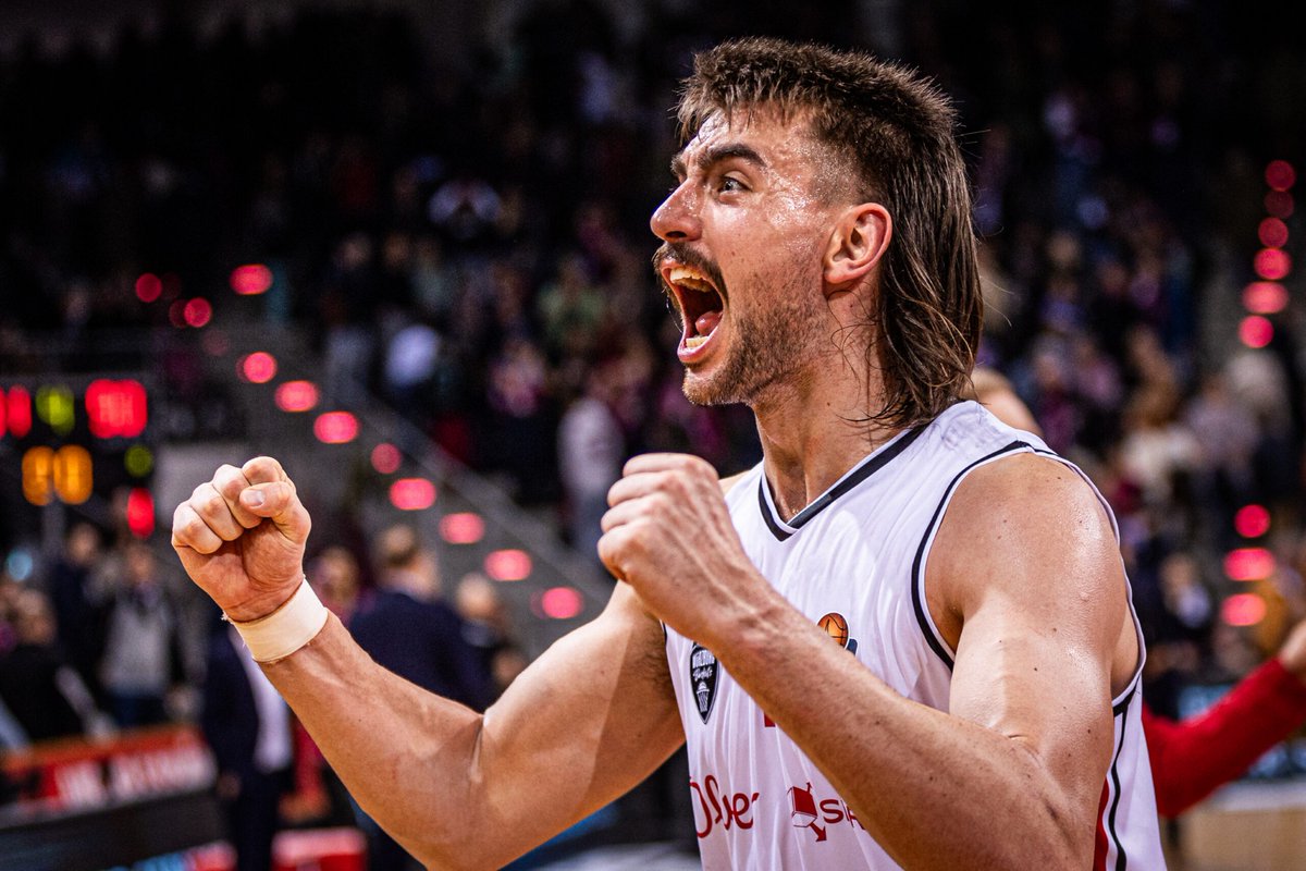 Sillonbolcom's tweet photo. Pero pero... jugador de culto ya!!
#euroliga https://t.co/PDQfBzhXLr