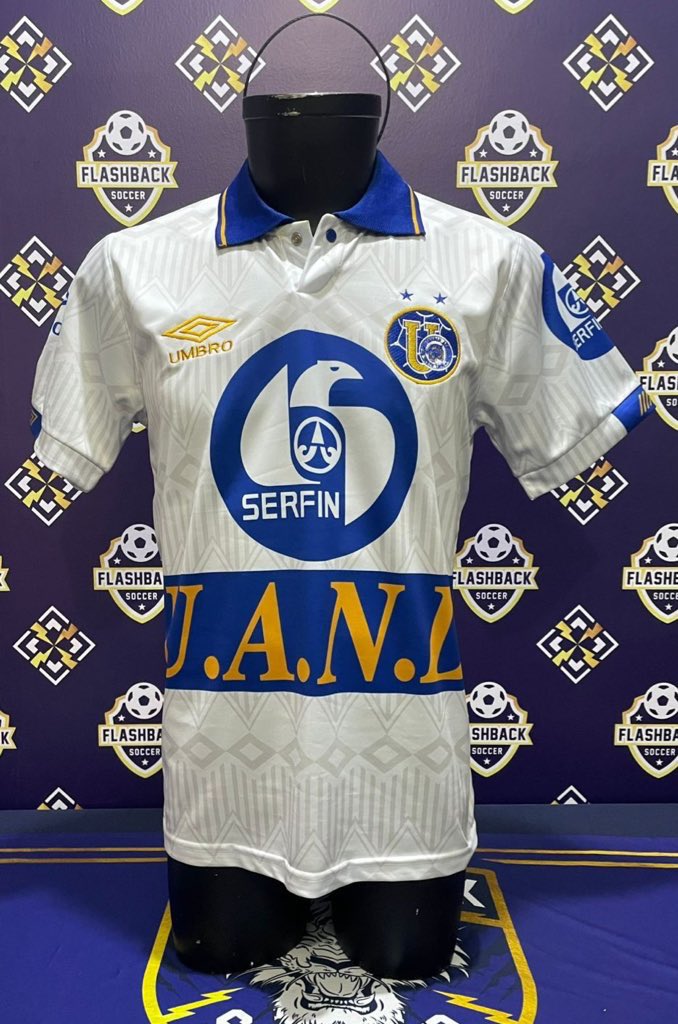 FlashbackSoccer's tweet photo. 1994⚡️1995

-Disponible Bajo Pedido- del 1º al 15 de Octubre 

Jersey 🟡Amarillo 🔵Azul ⚪️Blanco
💲8️⃣5️⃣0️⃣ Manga Corta
💲9️⃣5️⃣0️⃣ Manga Larga
Opción Dorsal:
6️⃣ MUÑOZ
1️⃣1️⃣ SANTOS
2️⃣2️⃣ LOZANO 
2️⃣7️⃣ T. RAMOS 
o SIN #
+ Incluye Playera Gris entrenamiento 

ORDENA X DM https://t.co/iPmcJG82nR