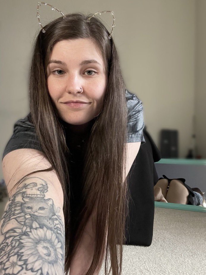 kaleycatt345's tweet photo. Anyone down for sex chat 💬 😜and sexy FaceTime till I cum so hard 💦💦💧😋😗🤪 https://t.co/dYaLY3TXBj