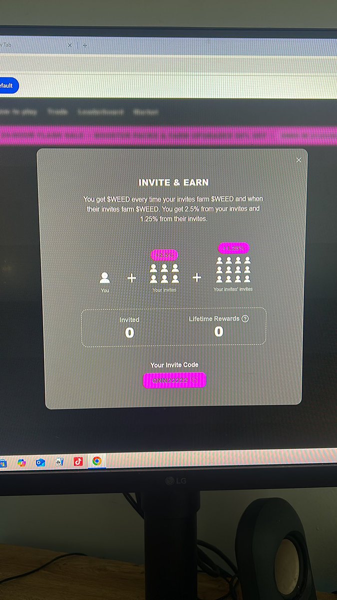 unknownrea1ity's tweet photo. If anyone into solana base meme coins here is a new web 3 projected called addicted s weed farm simulator to join you need an exclusive invite code I’m giving mines for free tap in with me let’s eat https://t.co/LtvhHehWOK