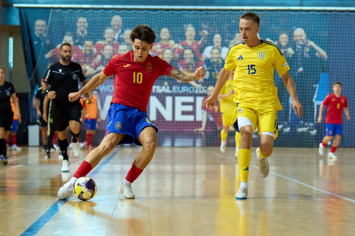 🇺🇦 𝗨𝗰𝗿𝗮𝗻𝗶𝗮, 𝗿𝗶𝘃𝗮𝗹 𝗲𝗻 𝘀𝗲𝗺𝗶𝗳𝗶𝗻𝗮𝗹𝗲𝘀

📅 Viernes 3
⏰ 17:00 hora española
🔗 rfef.es/es/noticias/uc…

#FutsalEspaña | #NuestraBase | #U19Futsal